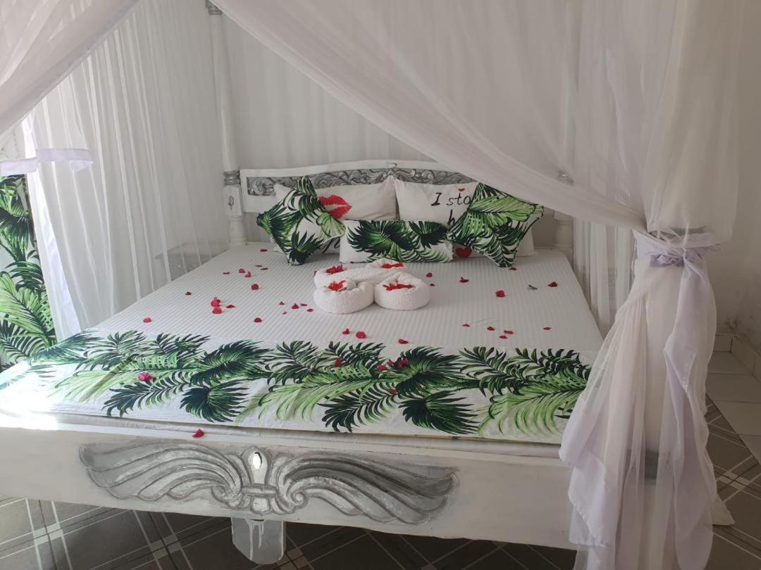 Nyumba Tulivu Lägenhet Watamu Exteriör bild