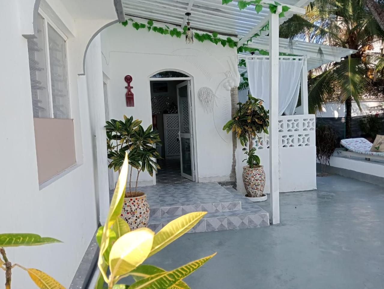Nyumba Tulivu Lägenhet Watamu Exteriör bild